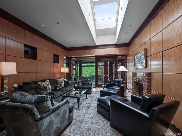 834 SOUTHFIELD Road, Birmingham, MI 48009