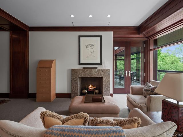 834 SOUTHFIELD Road, Birmingham, MI 48009