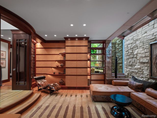 834 SOUTHFIELD Road, Birmingham, MI 48009