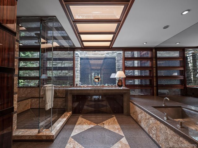 834 SOUTHFIELD Road, Birmingham, MI 48009