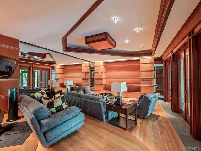 834 SOUTHFIELD Road, Birmingham, MI 48009