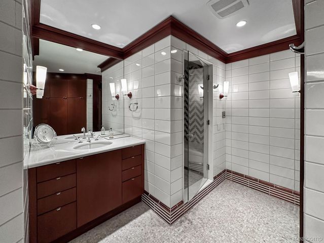 834 SOUTHFIELD Road, Birmingham, MI 48009