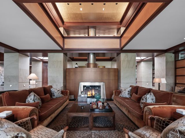 834 SOUTHFIELD Road, Birmingham, MI 48009