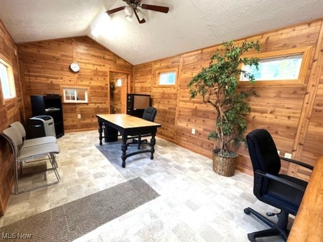 2065 Warren Avenue, Akron, OH 44320