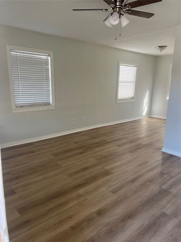 4113 Mccart Avenue, Fort Worth, TX 76115