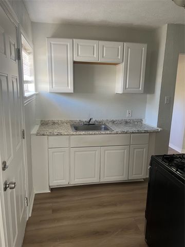 4113 Mccart Avenue, Fort Worth, TX 76115