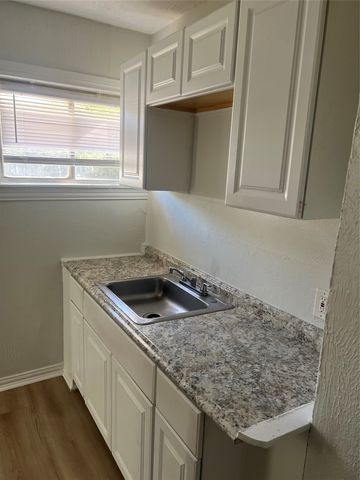 4113 Mccart Avenue, Fort Worth, TX 76115