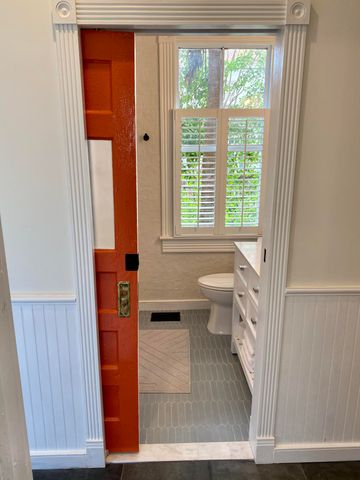 144 Queen Street Apt A, Charleston, SC 29401