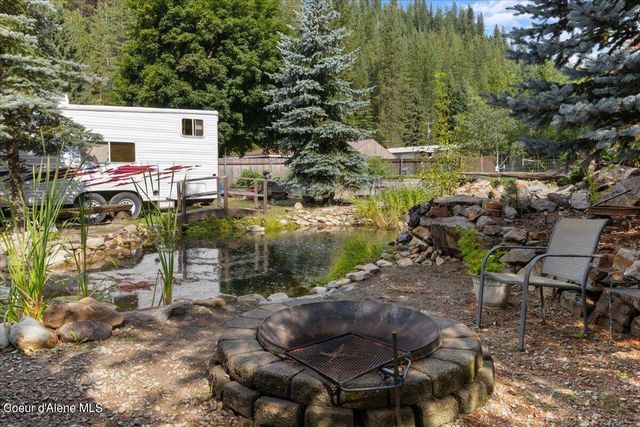 69 Dakota Grands Ln, Osburn, ID 83849
