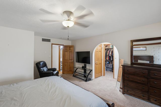 1181 Mesa Loop NW, Los Lunas, NM 87031