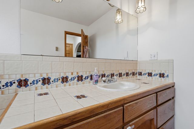 1181 Mesa Loop NW, Los Lunas, NM 87031