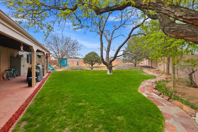 1181 Mesa Loop NW, Los Lunas, NM 87031
