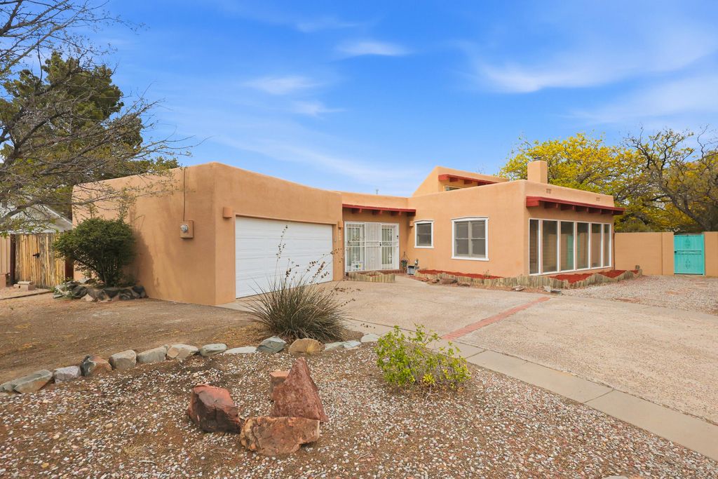 1181 Mesa Loop NW, Los Lunas, NM 87031