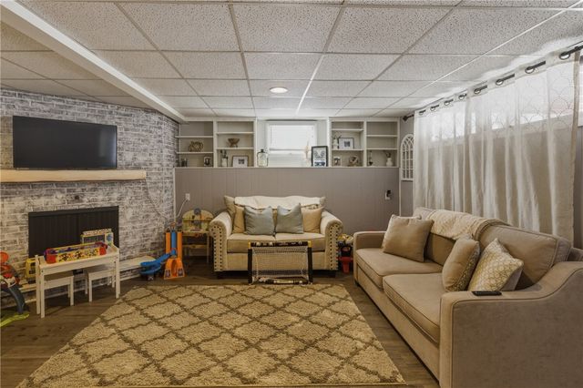 50 Briarwood Road, Cranston, RI 02920