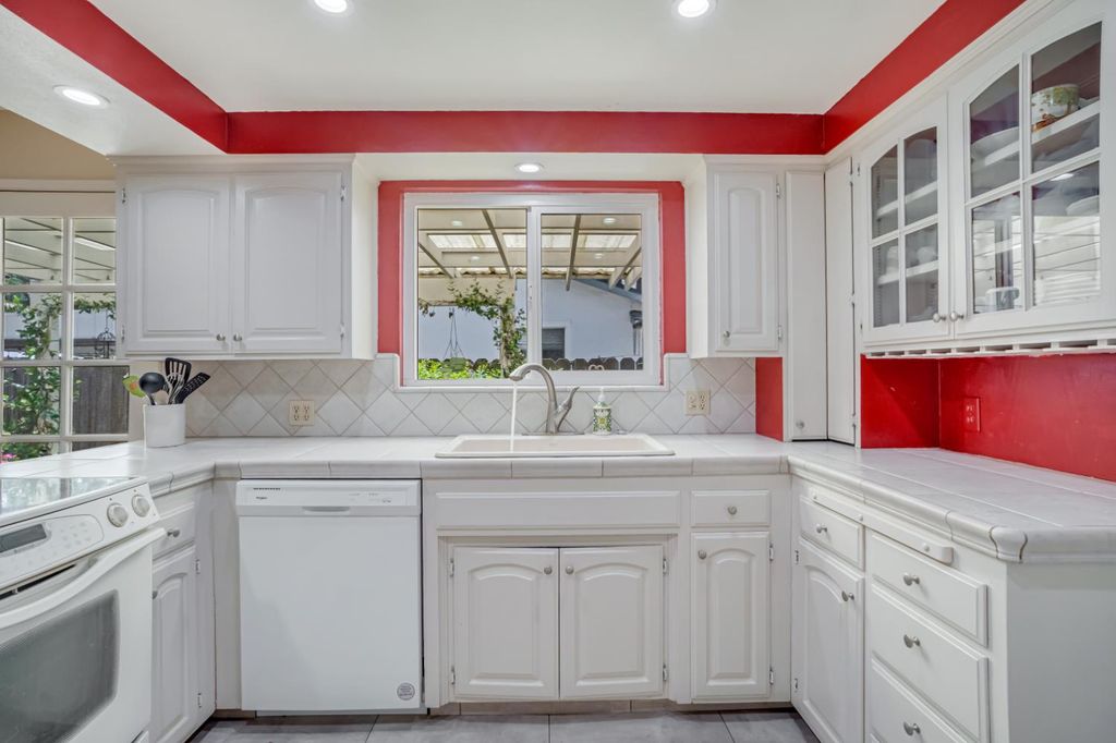 Image 10 of property listing at 2545 Dewitt Avenue, Clovis, CA 93612