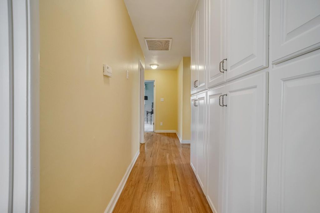 Image 11 of property listing at 2545 Dewitt Avenue, Clovis, CA 93612