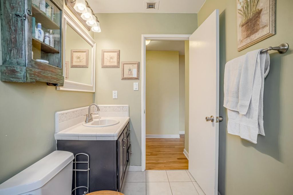 Image 12 of property listing at 2545 Dewitt Avenue, Clovis, CA 93612