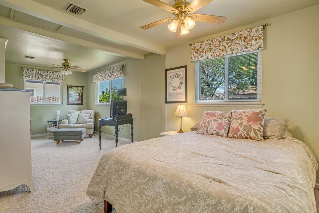 Image 15 of property listing at 2545 Dewitt Avenue, Clovis, CA 93612
