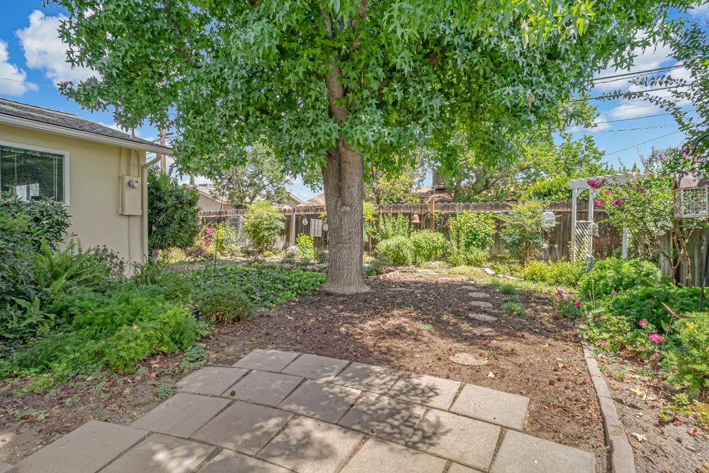 Image 26 of property listing at 2545 Dewitt Avenue, Clovis, CA 93612