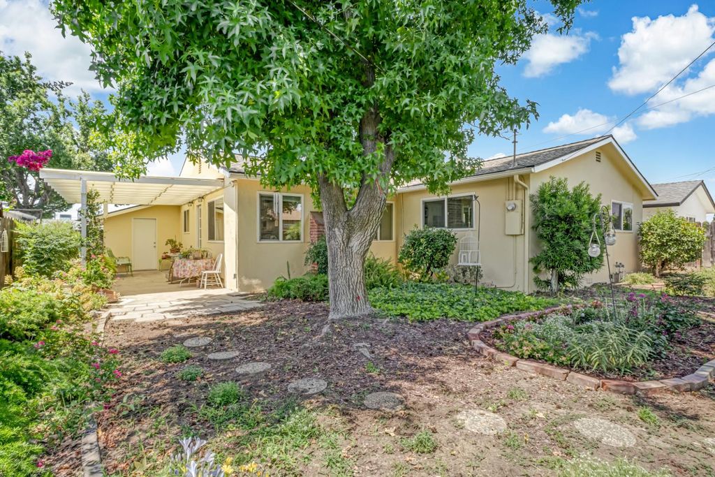 Image 27 of property listing at 2545 Dewitt Avenue, Clovis, CA 93612