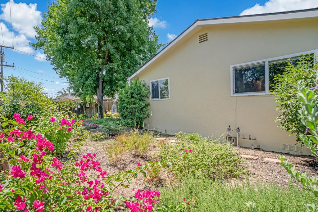 Image 28 of property listing at 2545 Dewitt Avenue, Clovis, CA 93612