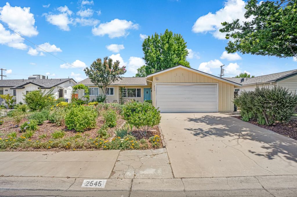 Image 29 of property listing at 2545 Dewitt Avenue, Clovis, CA 93612