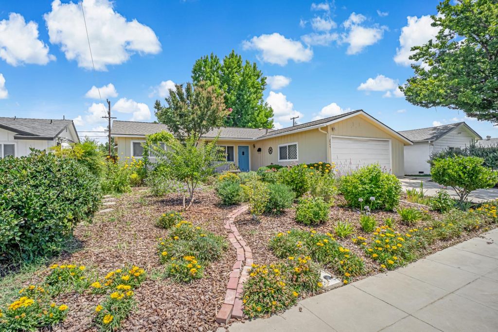 Image 30 of property listing at 2545 Dewitt Avenue, Clovis, CA 93612