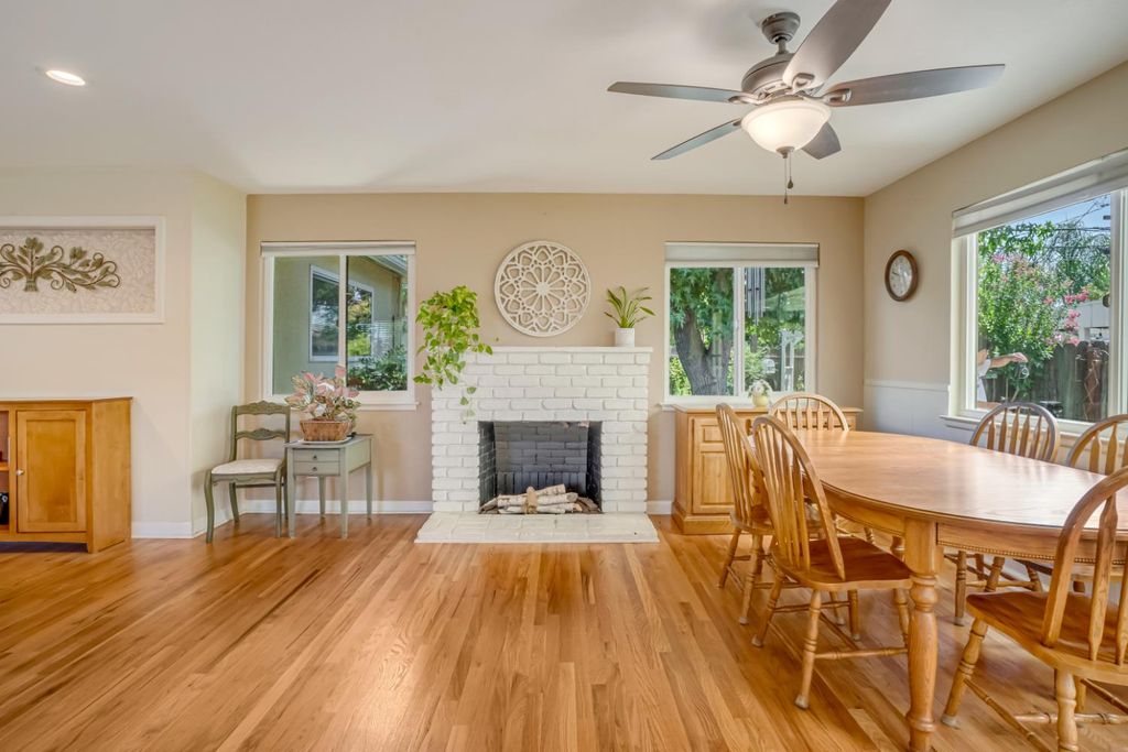 Image 6 of property listing at 2545 Dewitt Avenue, Clovis, CA 93612