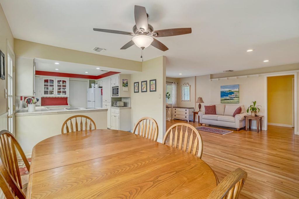 Image 7 of property listing at 2545 Dewitt Avenue, Clovis, CA 93612