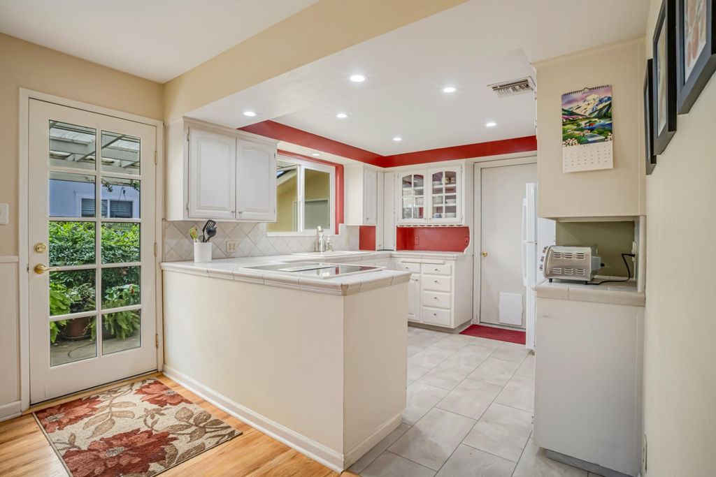 Image 8 of property listing at 2545 Dewitt Avenue, Clovis, CA 93612