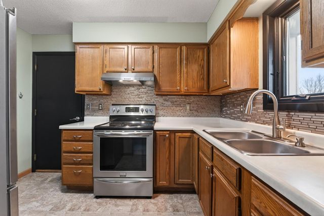 616 Jefferson Lane NW, Elk River, MN 55330