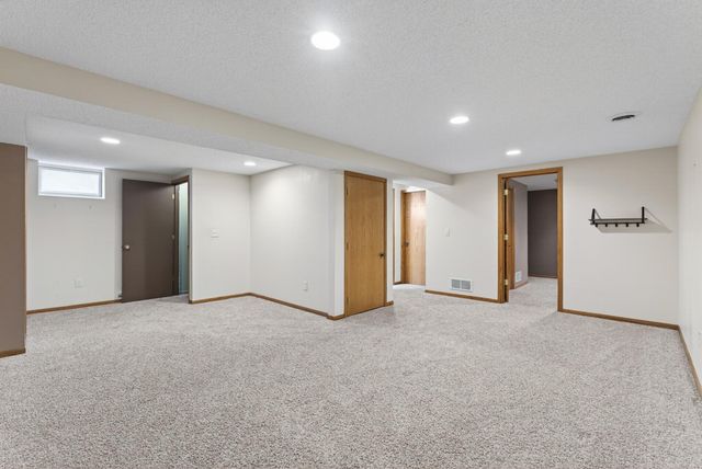 616 Jefferson Lane NW, Elk River, MN 55330