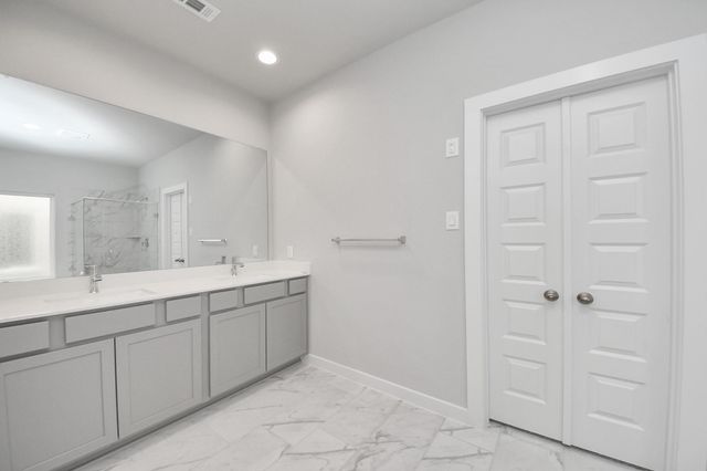 12038 Maple Oak Drive, Houston, TX 77066