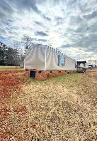 206 James Road, Advance, NC 27106
