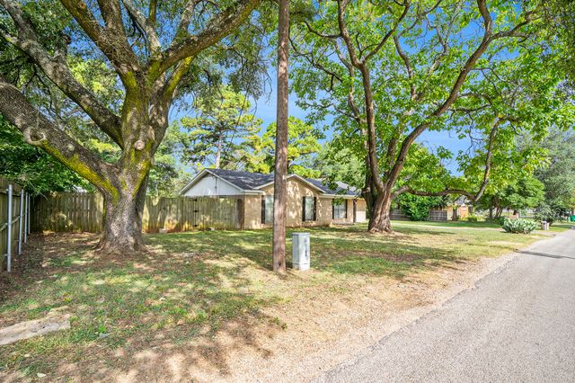 307 Gregory Street, Joshua, TX 76058