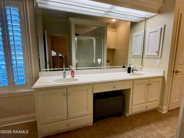 1046 Woodridge Drive, Breaux Bridge, LA 70517