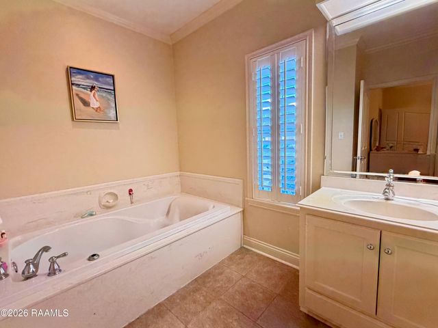 1046 Woodridge Drive, Breaux Bridge, LA 70517