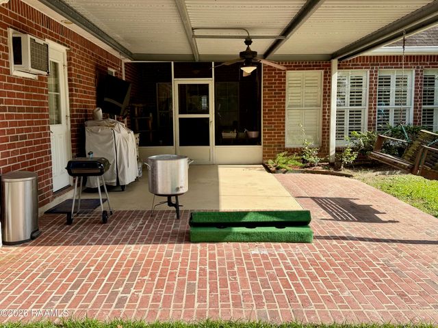 1046 Woodridge Drive, Breaux Bridge, LA 70517