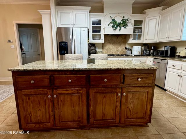 1046 Woodridge Drive, Breaux Bridge, LA 70517