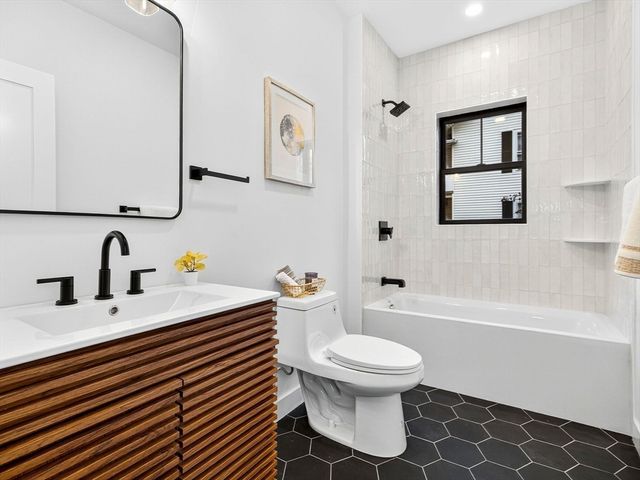 192 Washington Street A, Somerville, MA 02143