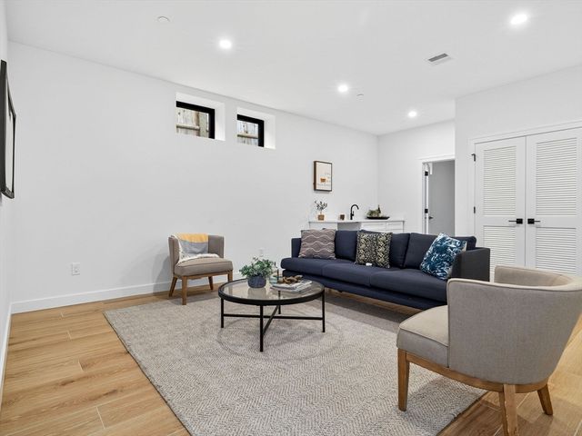 192 Washington Street A, Somerville, MA 02143