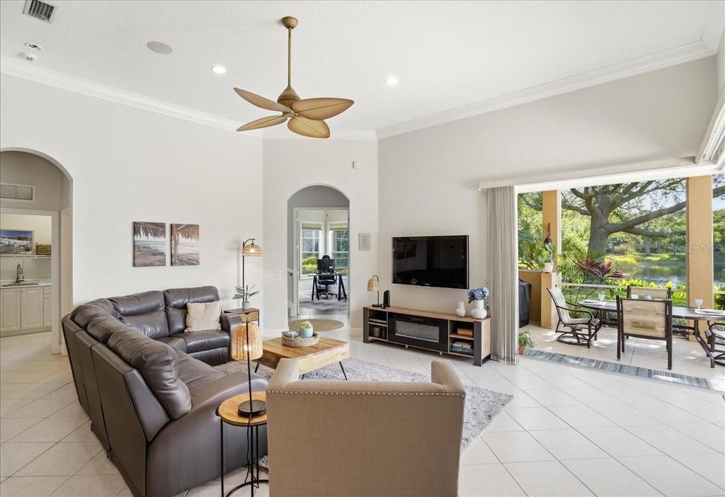 Image 12 of property listing at 8843 17TH AVENUE CIRCLE NW, Bradenton, FL 34209