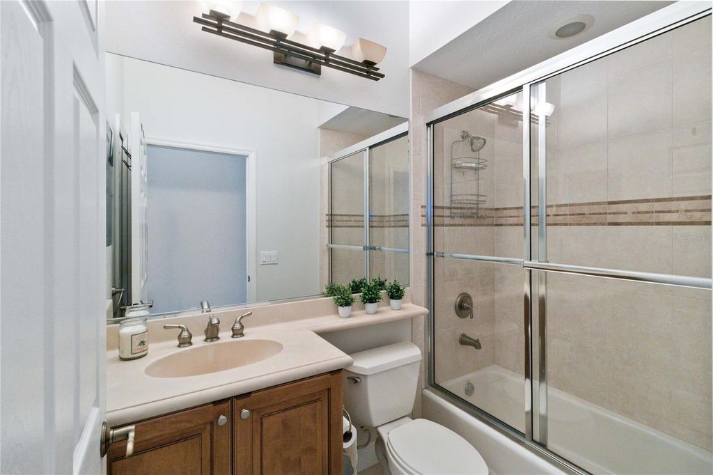 Image 18 of property listing at 8843 17TH AVENUE CIRCLE NW, Bradenton, FL 34209