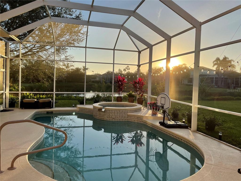 Image 31 of property listing at 8843 17TH AVENUE CIRCLE NW, Bradenton, FL 34209
