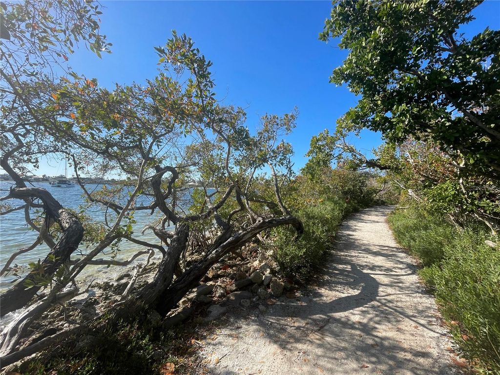 Image 38 of property listing at 8843 17TH AVENUE CIRCLE NW, Bradenton, FL 34209