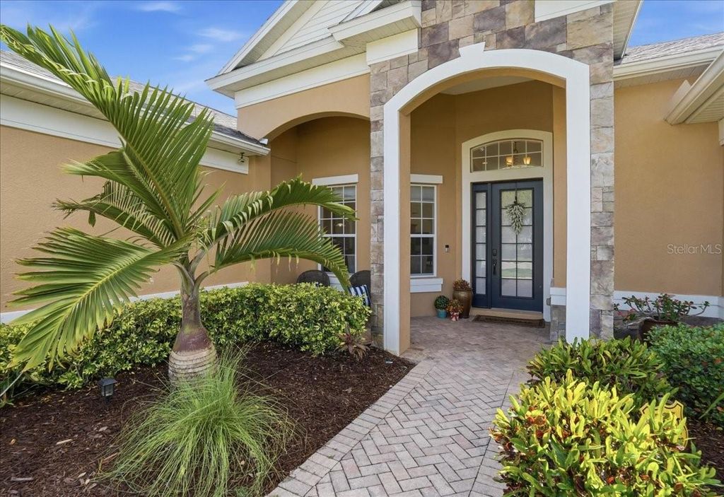 Image 5 of property listing at 8843 17TH AVENUE CIRCLE NW, Bradenton, FL 34209