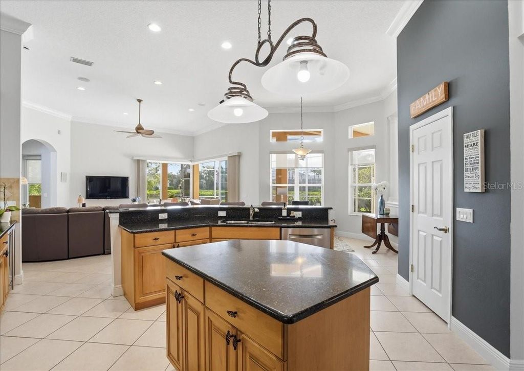 Image 10 of property listing at 8843 17TH AVENUE CIRCLE NW, Bradenton, FL 34209