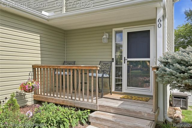 60 Fountain Park Drive, Waterford Charter Township, MI 48327