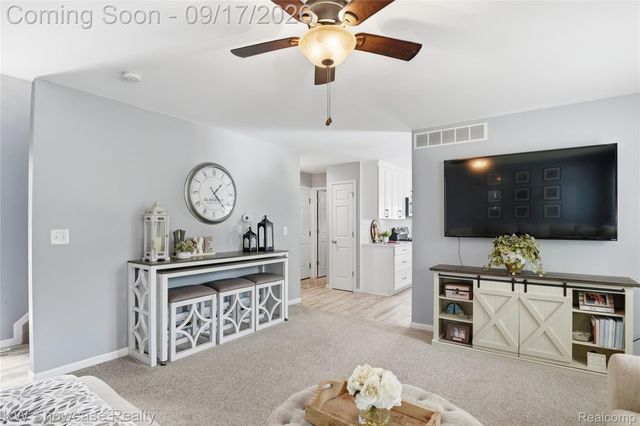 60 Fountain Park Drive, Waterford Charter Township, MI 48327