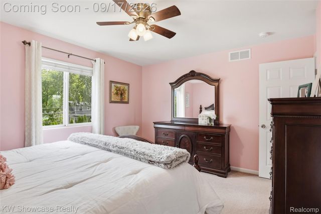 60 Fountain Park Drive, Waterford Charter Township, MI 48327